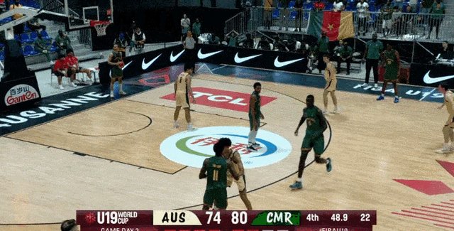 开云登录入口-逆天乌龙！U19世界杯喀麦隆球员往自家篮筐扣篮