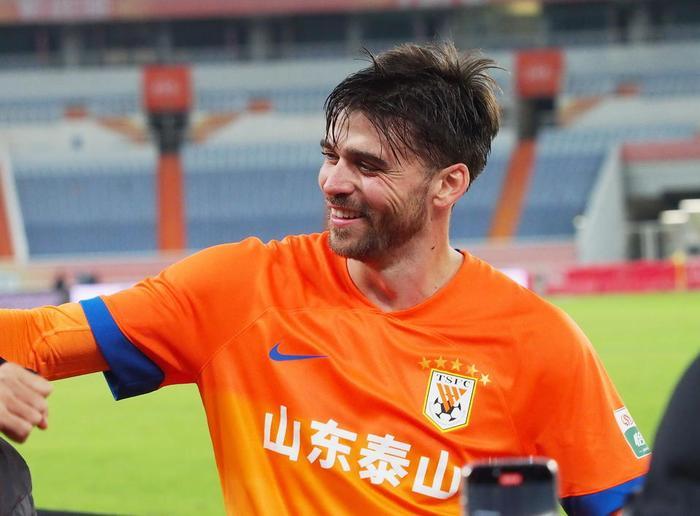 开云平台登录-德转宣！津门虎敲定阿代米离队最佳替身，曾跟克雷桑搭档踢葡超