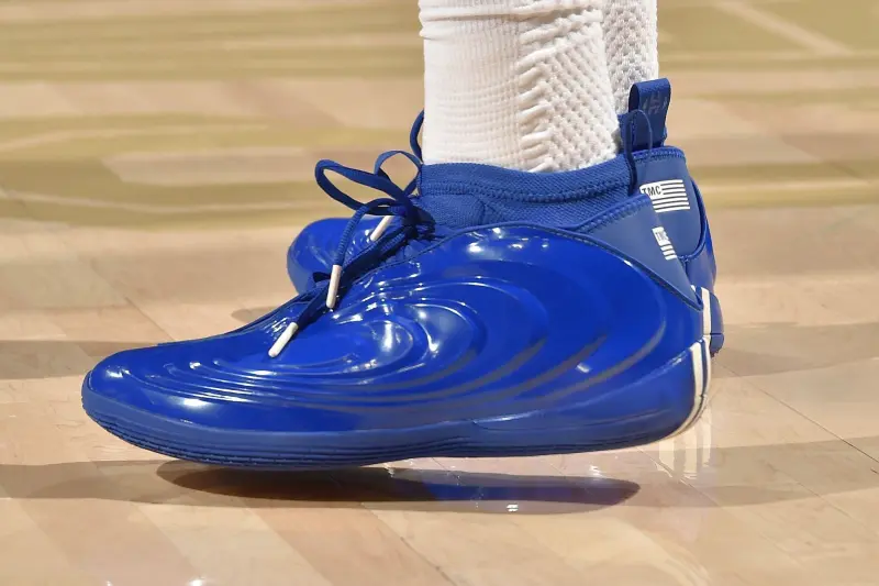 kaiyun体育-哈登穿着TMC联名Harden.10，得到21分5篮板4助攻2抢断